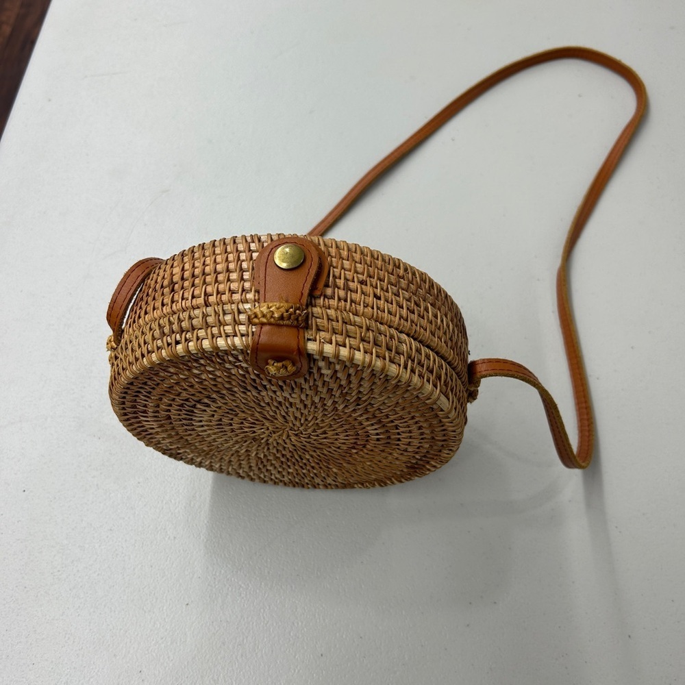 Chic Woven Crossbody Bag in Tan